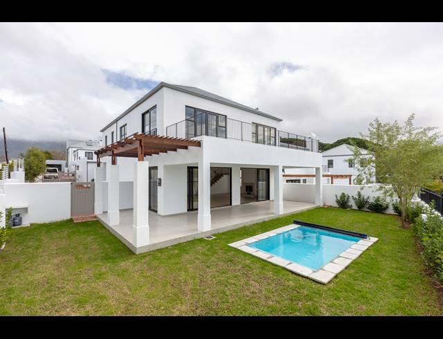 4 BEDROOM GATED ESTATE RENTED IN CONSTANTIA